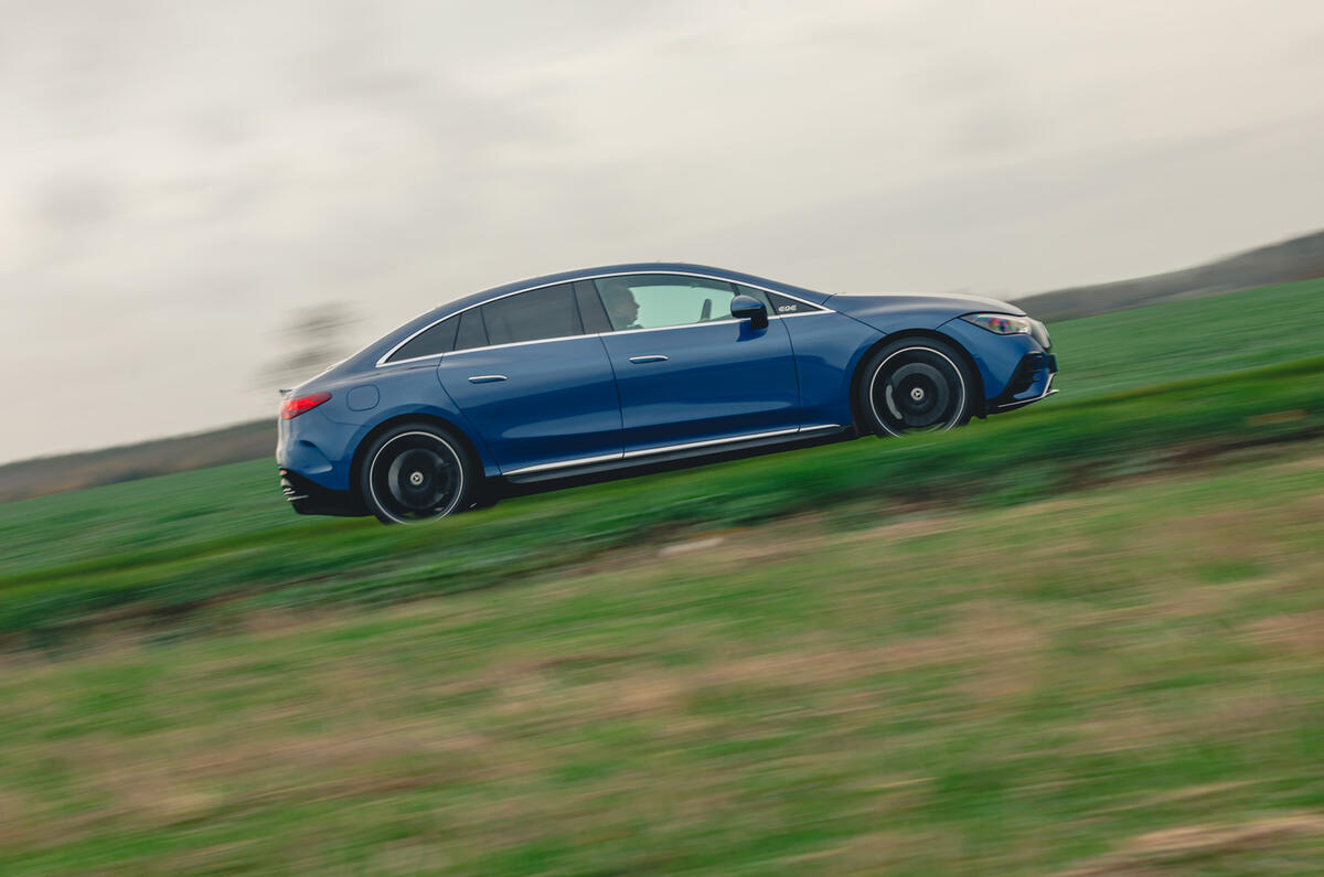 03 Mercedes Benz EQE RT 2023 side driving