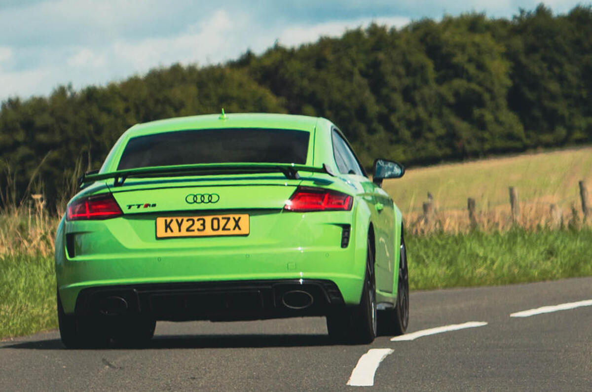 Audi TT RS en virage arrière