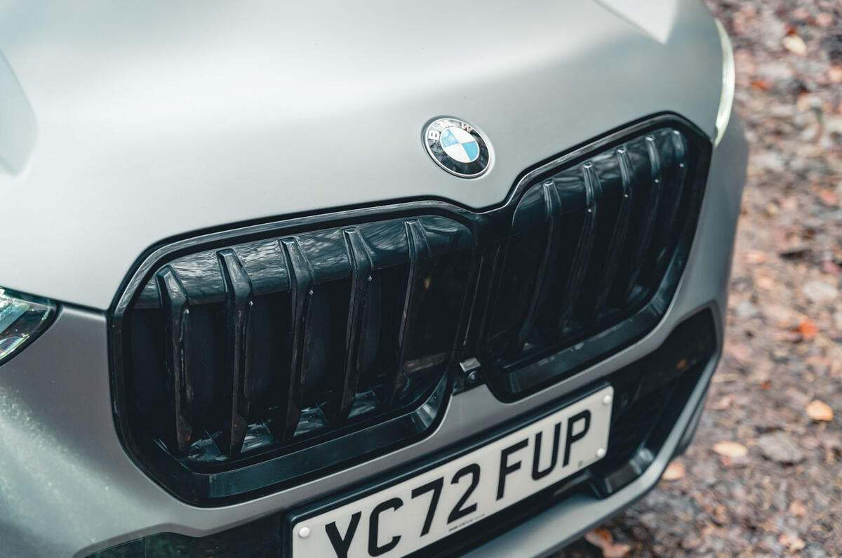 04 BMW X1 23i RT 2023 grille