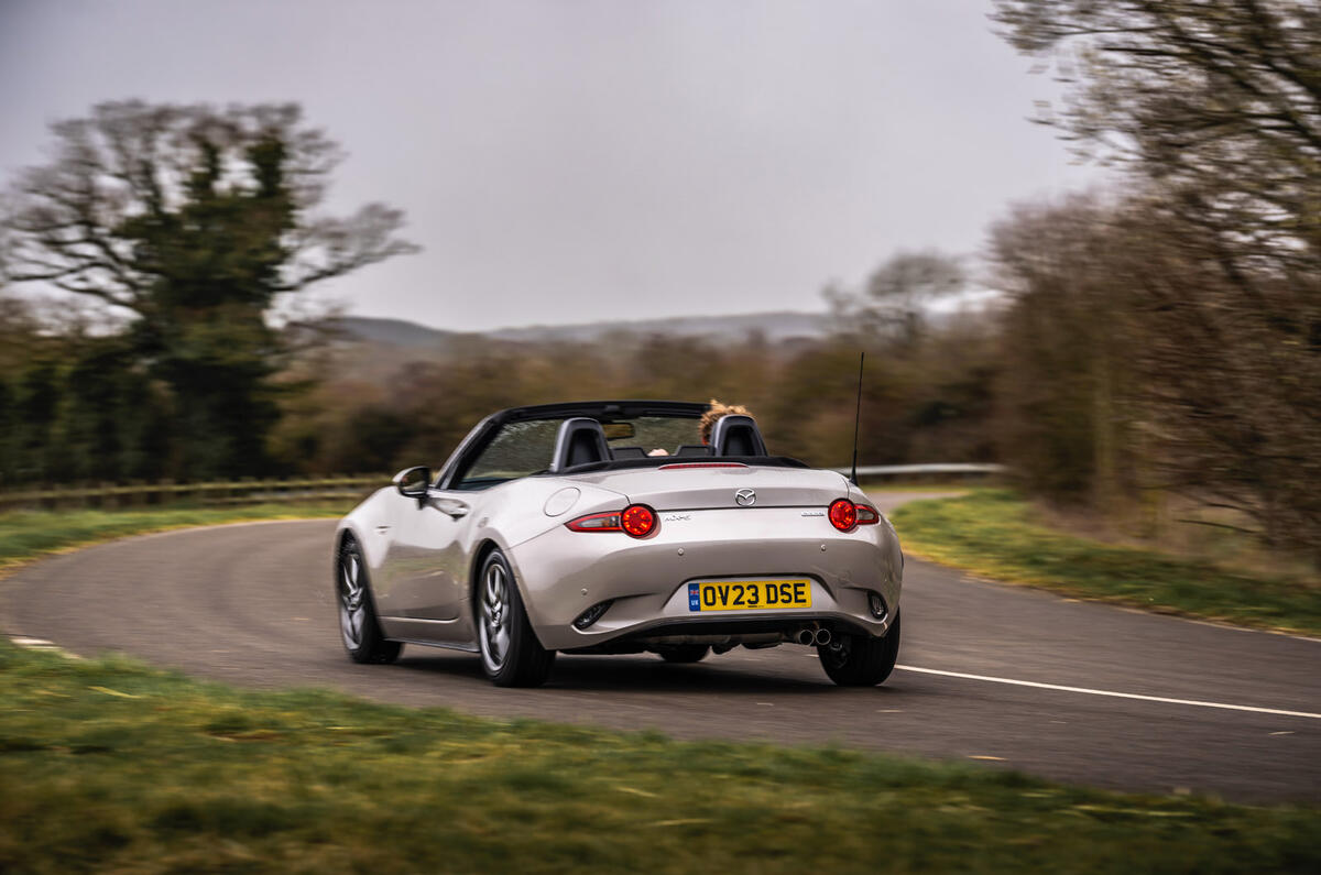 04 Mazda MX 5 RT update 2023 virage arrière