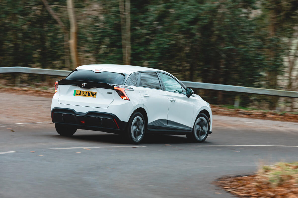 04 MG Motor MG4 EV Long Range RT 2023 rear cornering