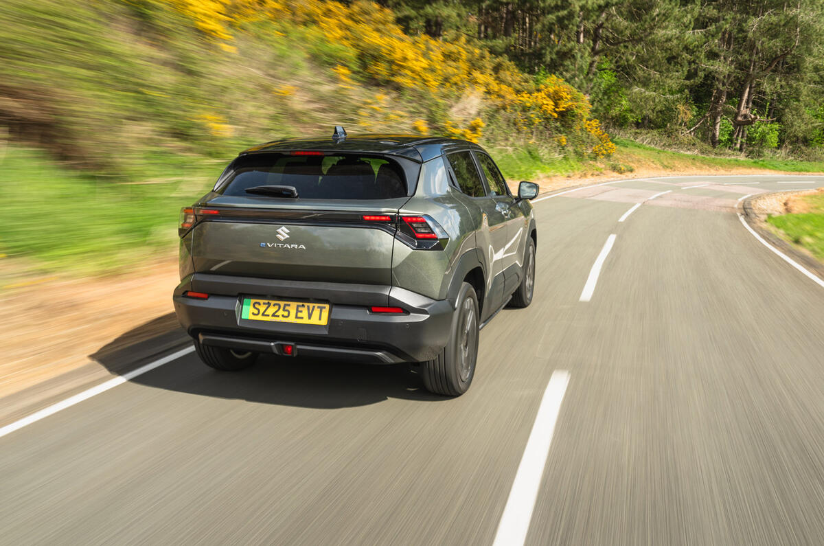 04 Suzuki eVitara 2025 Autocar avis conduite arrière