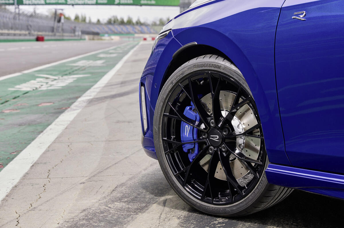 04 VW Golf R 2024 Critique de la roue