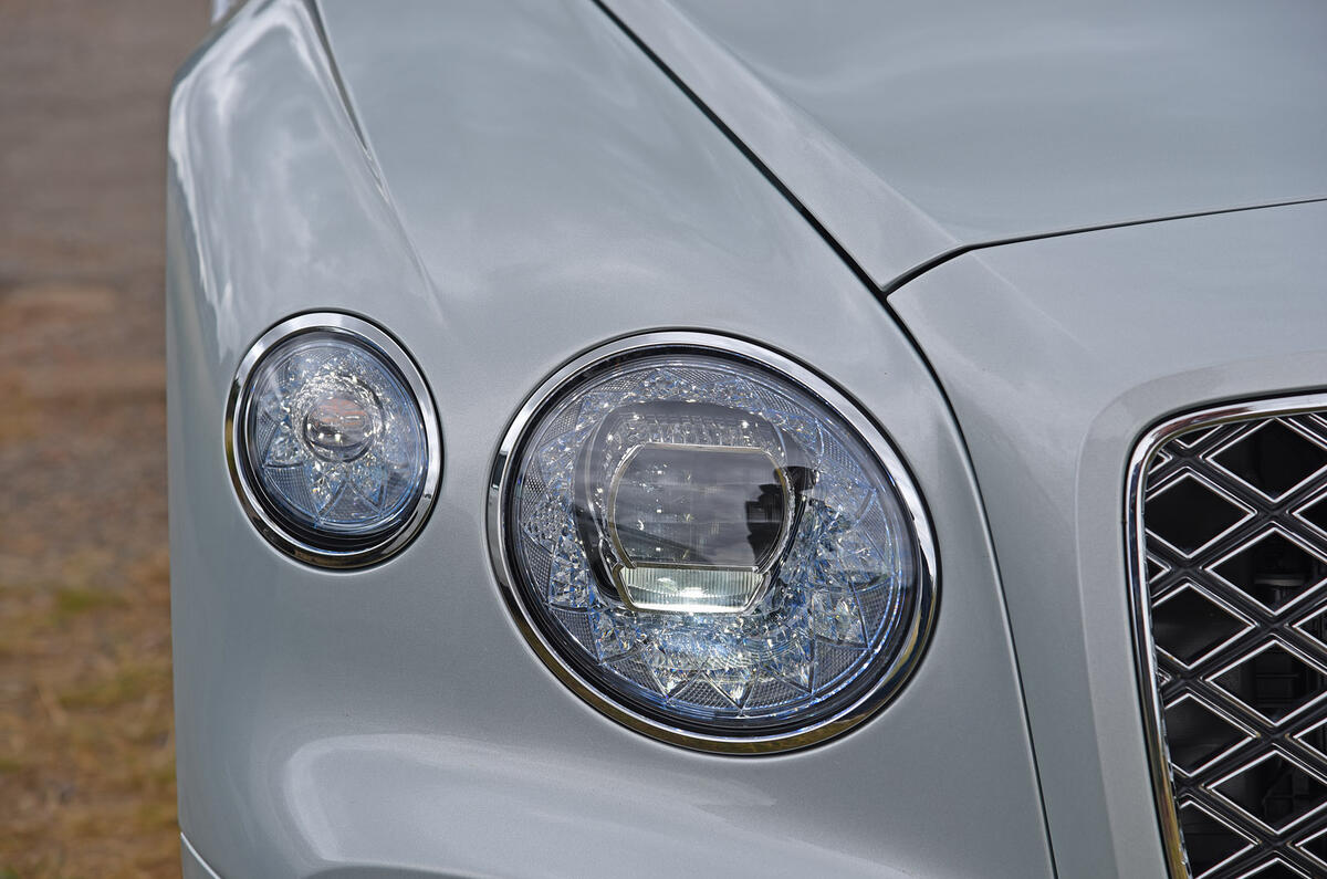 05 Bentley Flying Spur Hybrid RT 2022 headlight
