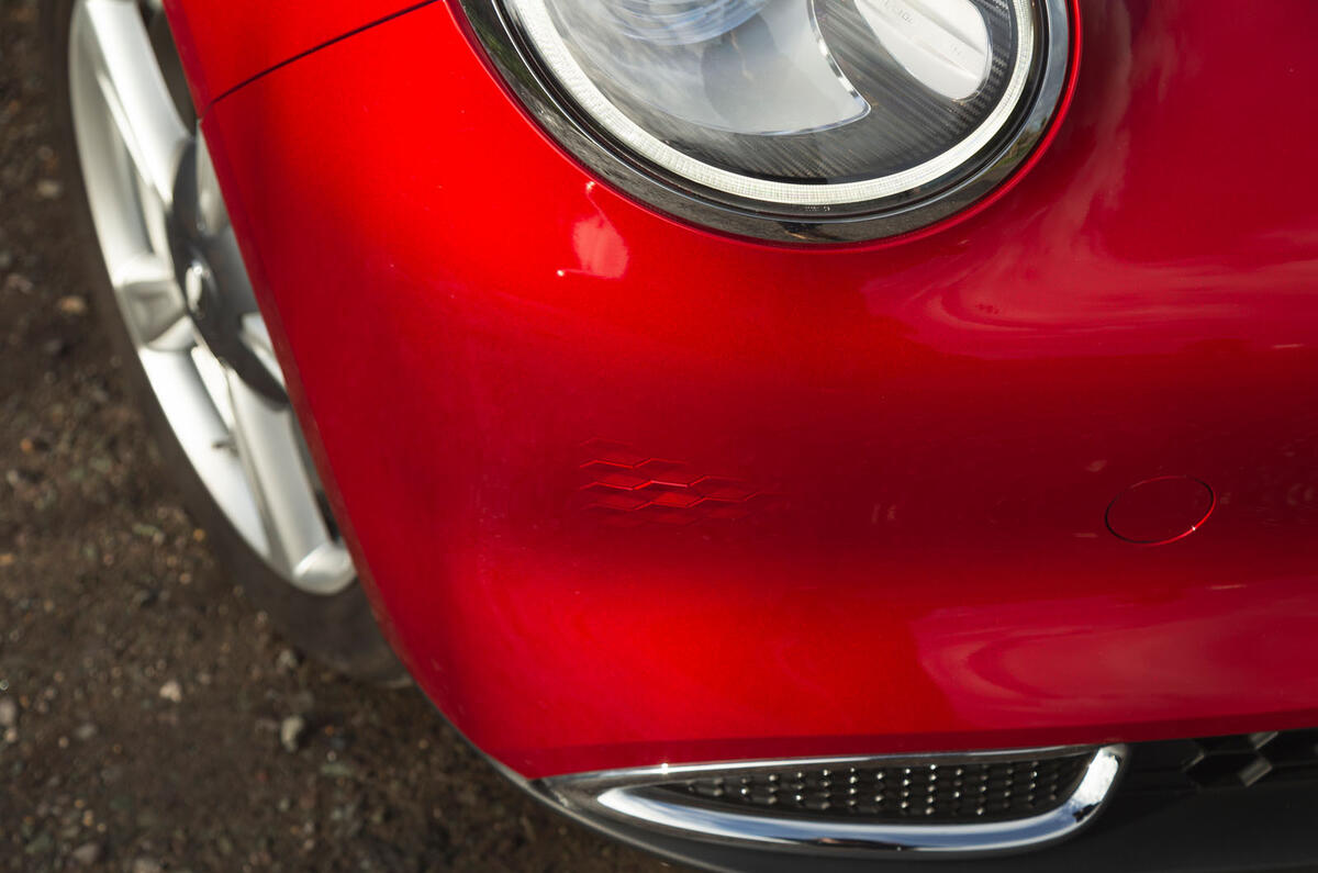 05 GWM ORA Funky Cat RT 2023 hexagons