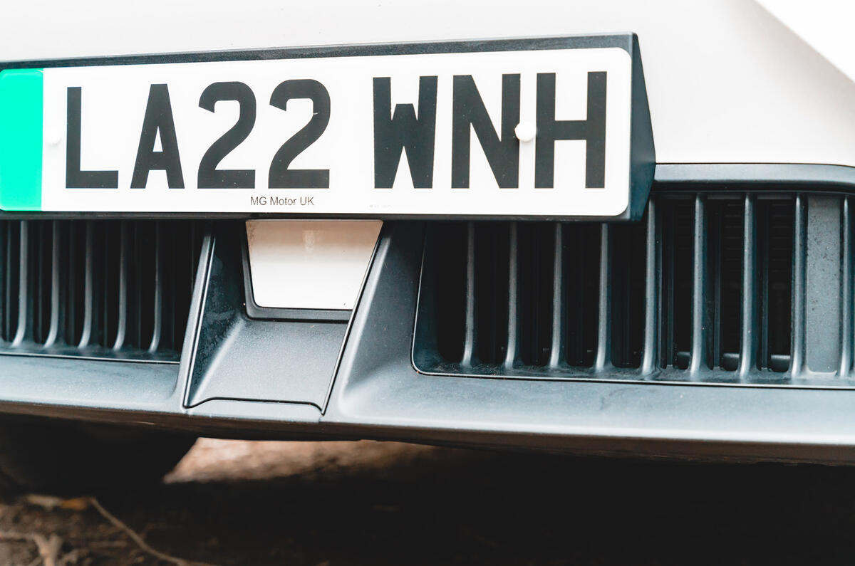 05 MG Motor MG4 EV Long Range RT 2023 cooling slats