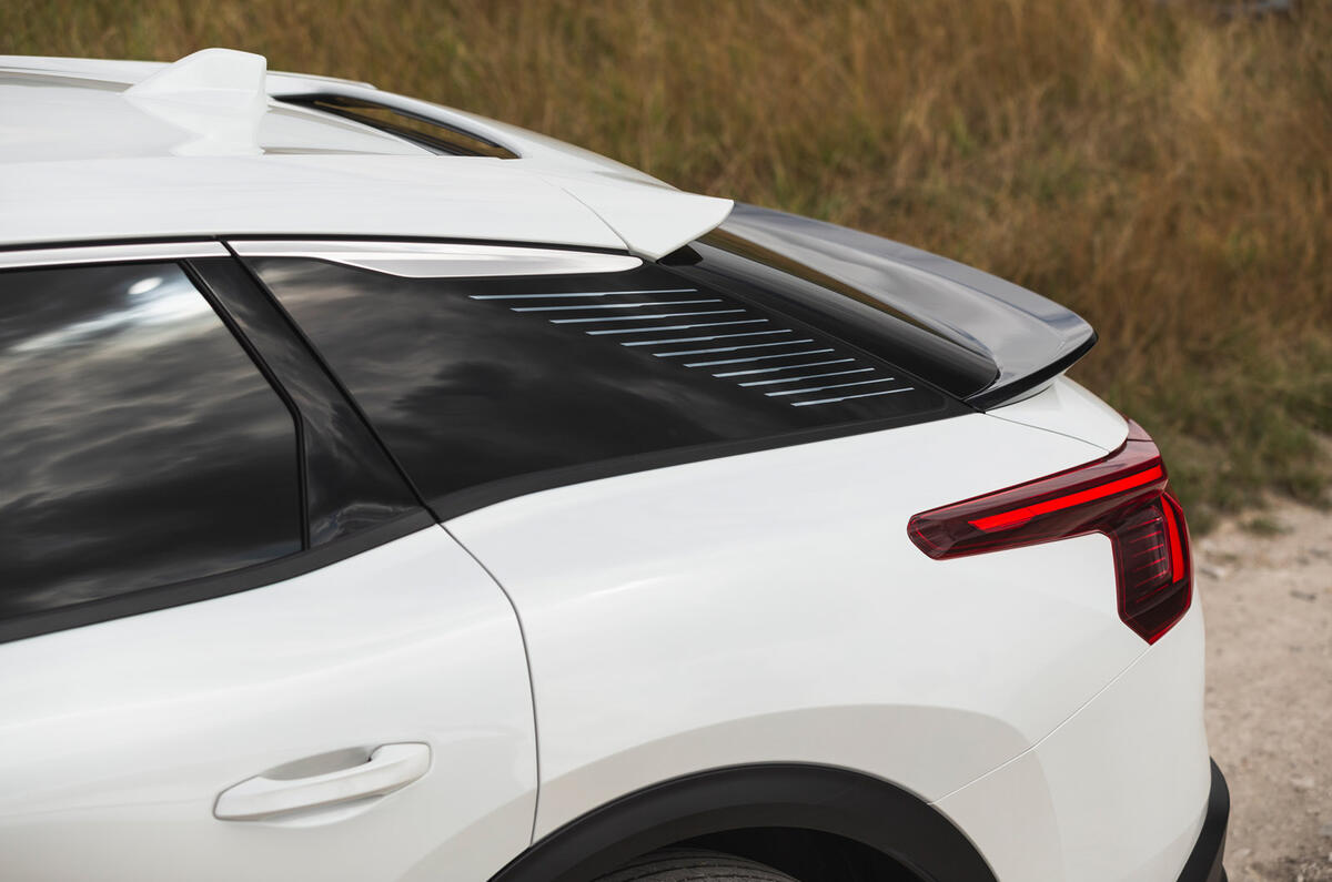 06 Citroen C5 X RT 2022 D pillar