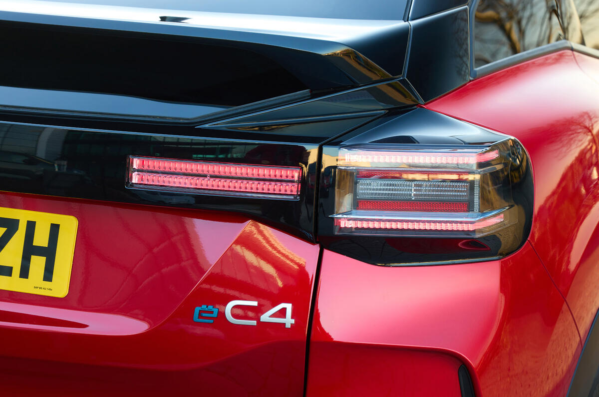 06 Citroen e C4 2025 avis spoiler arrière