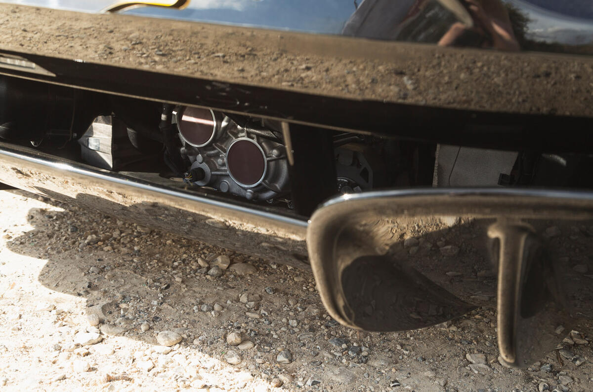 06 McLaren Artura RT 2022 gearbox visible from rear