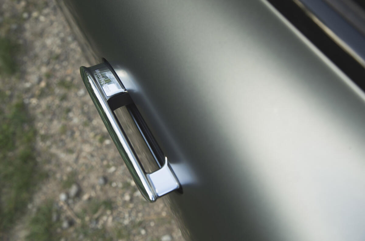 06 Mercedes AMG EQS 53 2022 RT doorhandle