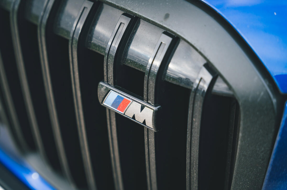 07 BMW X7 M60i RT 2023 M badge on black grille
