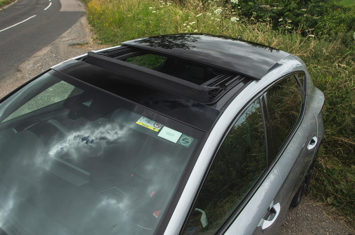 07 Cupra Leon 245 Hatchback RT 2022 sunroof