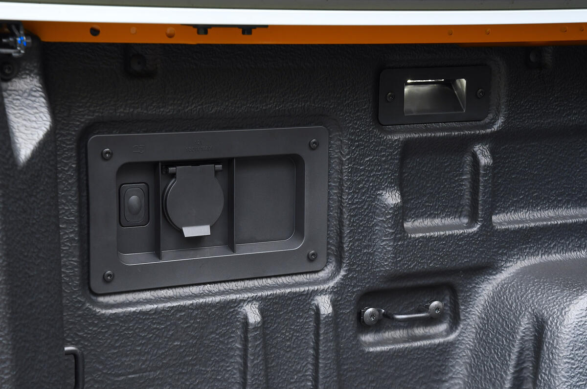 07 Ford Ranger RT 2023 bed power point tie down