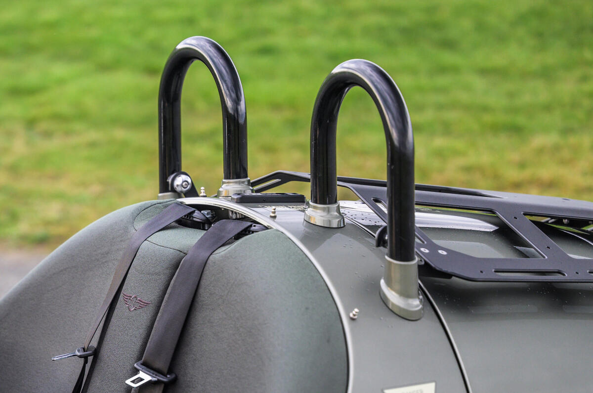 07 Morgan Super 3 RT 2022 roll hoops