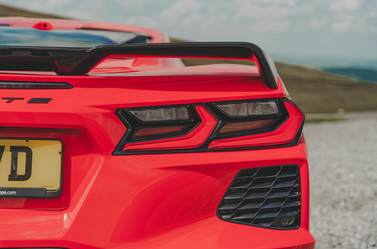 08 Chevrolet Corvette touring C8 Stingray 2022 RT feu arrière