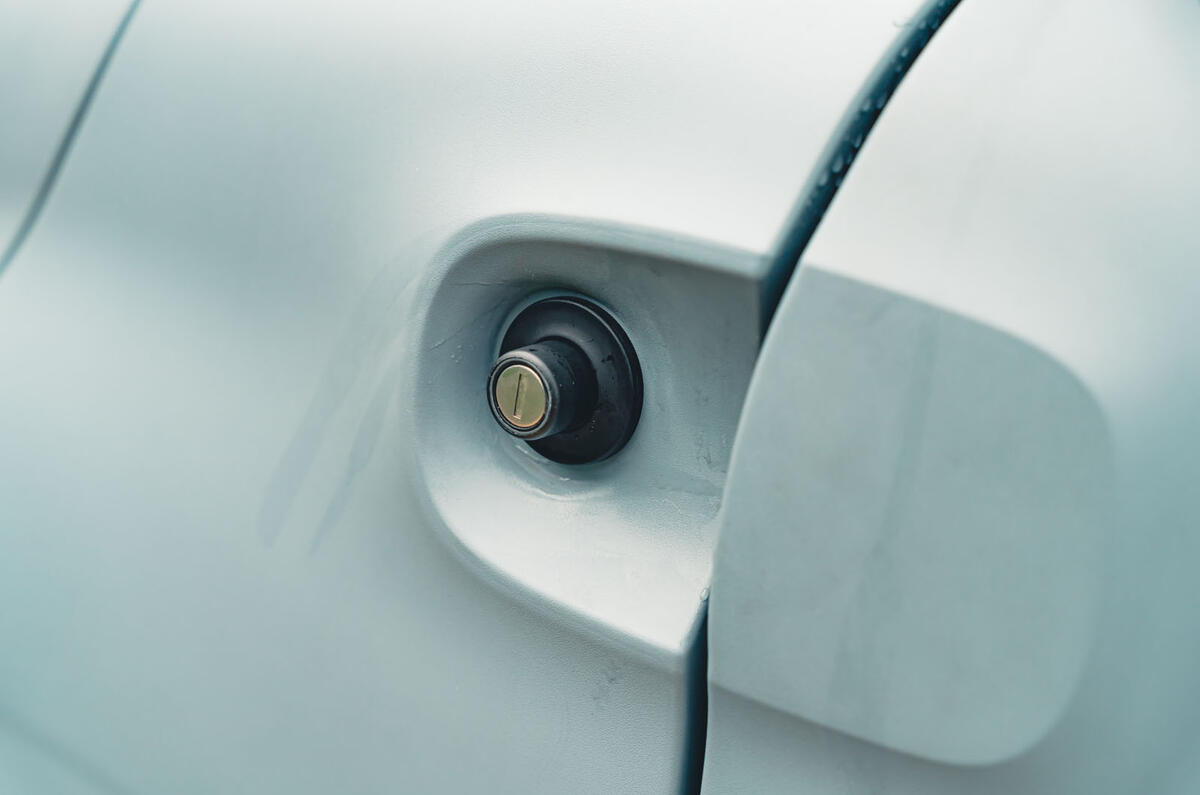 08 Citroen Ami RT 2023 door lock