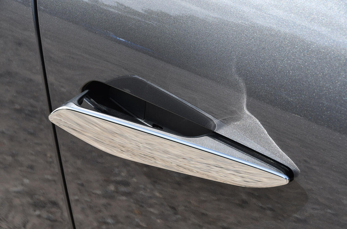 08 DS DS4 E Tense 225 RT 2022 doorhandle