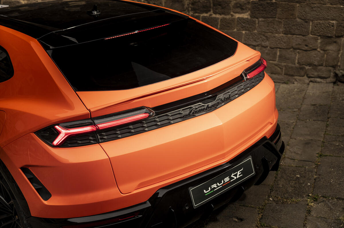 08 Lamborghini Urus SE 2024 compte-rendu hayon arrière