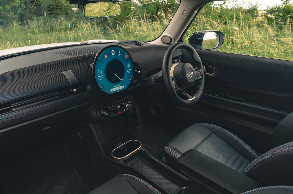 08 Mini Cooper C F66 avis 2024 intérieur