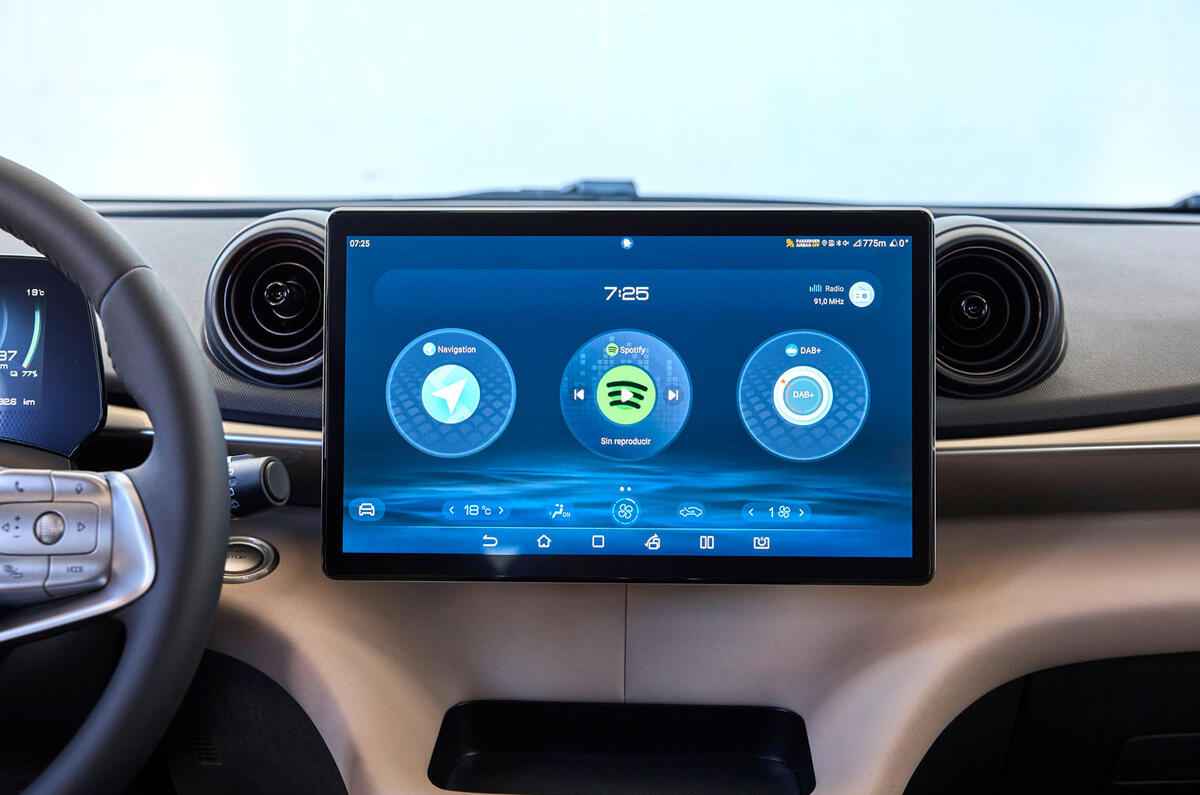 09 BYD Dolphin FD 2023 dash screen landscape