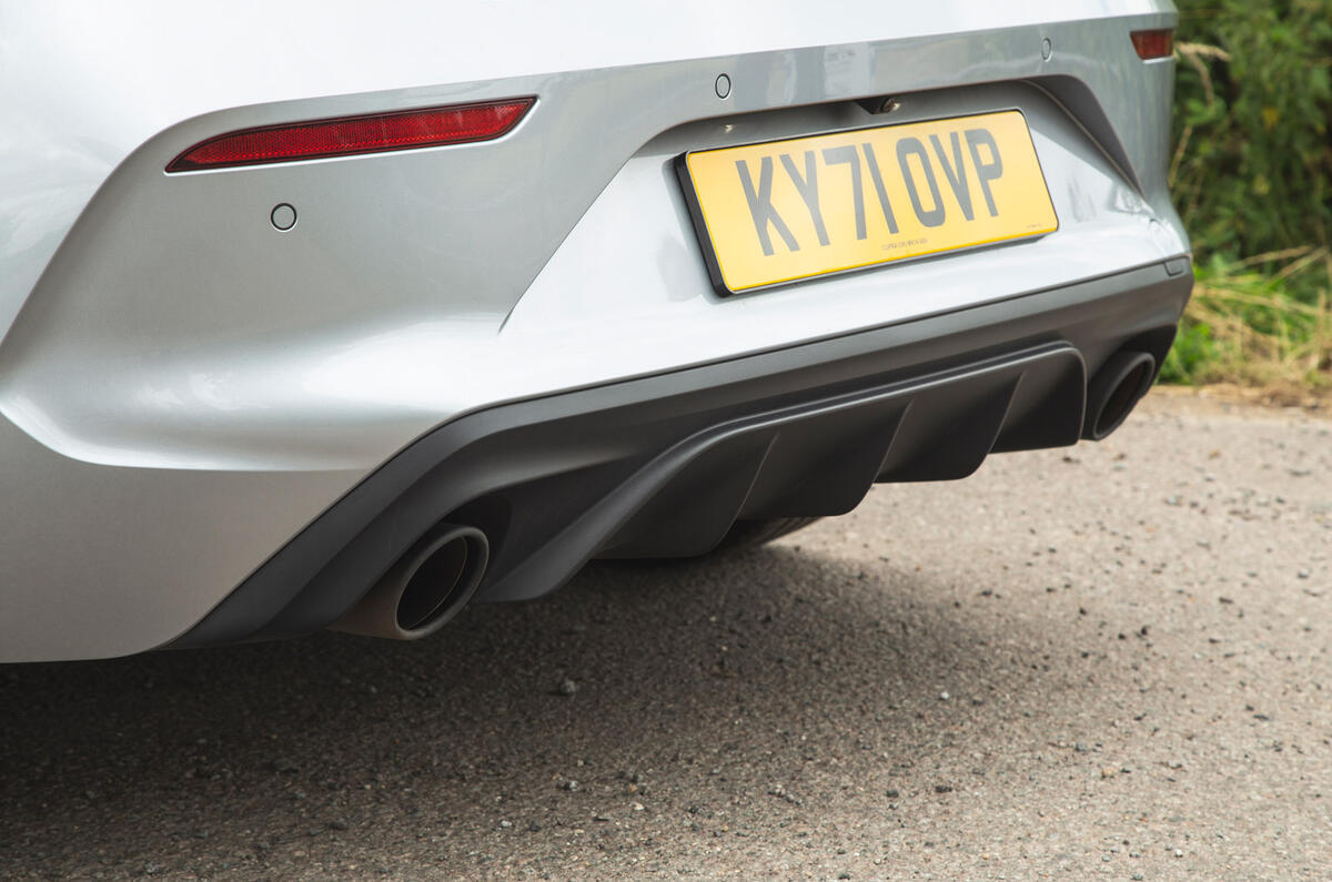 09 Cupra Leon 245 Hatchback RT 2022 exhaust