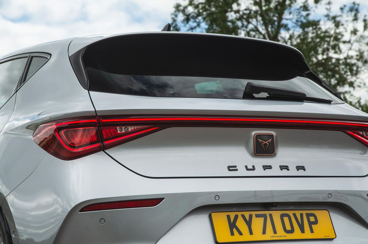 09 Cupra Leon 245 Hatchback RT 2022 light bar