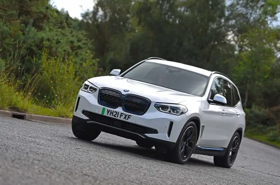 1 BMW iX3 2021 FD FrontAction