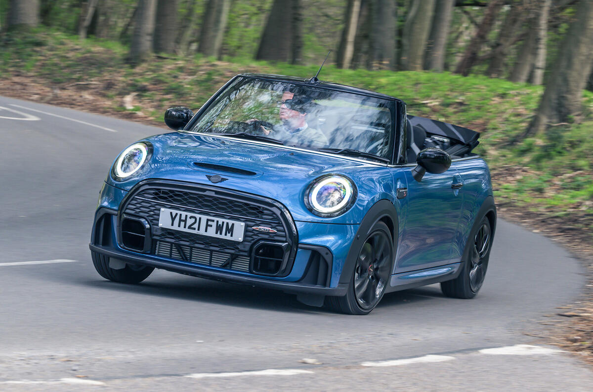 1 Mini Cabriolet 2021 RT hero front