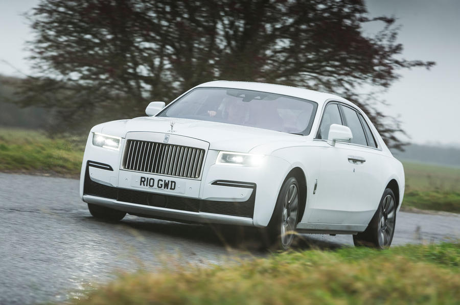 Examen de l'essai routier de la Rolls-Royce Ghost 2021 - le front des héros