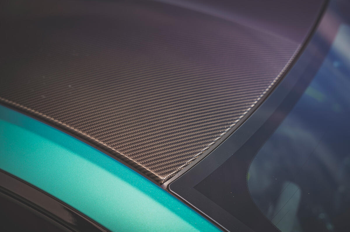 10 Aston Martin Vantage F1 2021 RT carbon roof