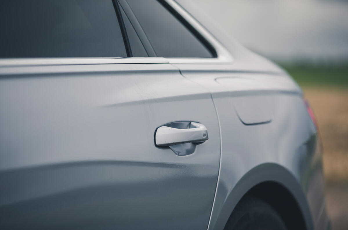 10 Audi A6 TFSIe 2022 road test review side lines