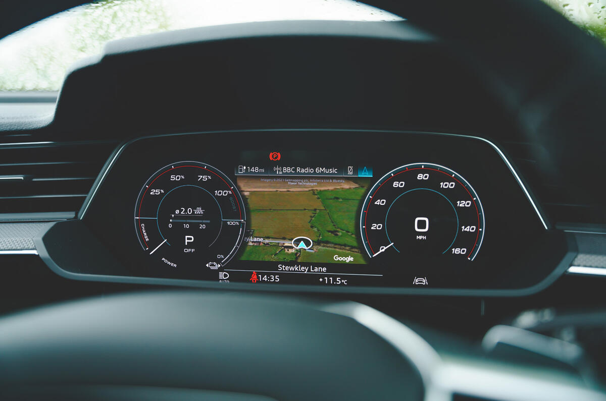 10 Audi E Tron S 2021 RT instruments