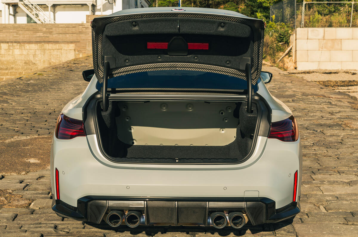 10 BMW M4 CSL RT 2022 boot