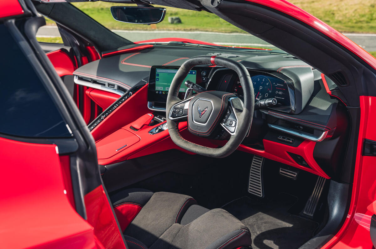 10 Chevrolet Corvette touring C8 Stingray 2022 RT cockpit