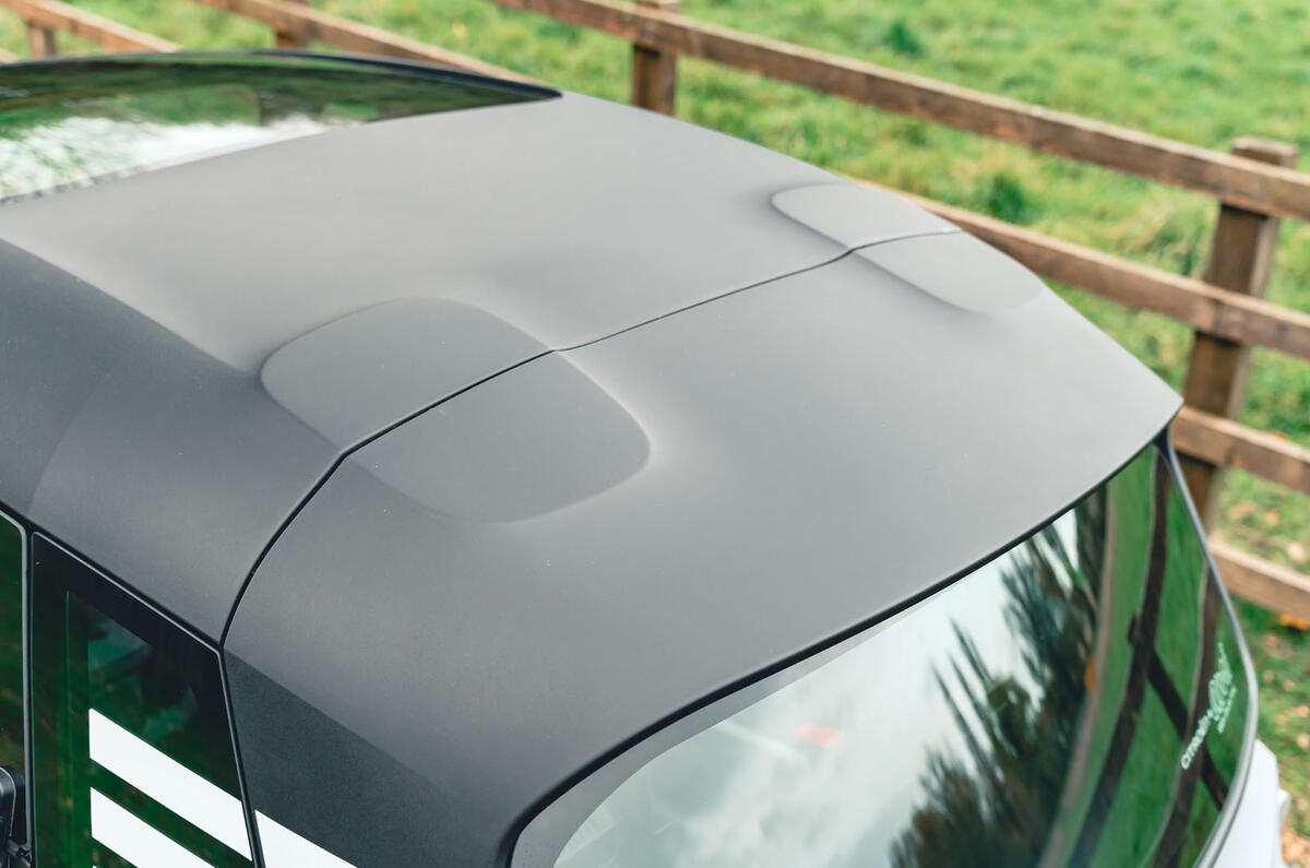 10 Citroen Ami RT 2023 roof bumps