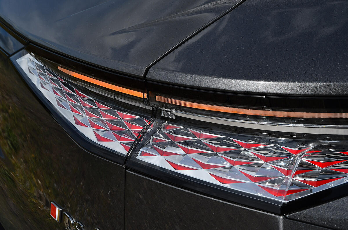 10 DS DS4 E Tense 225 RT 2022 rear light