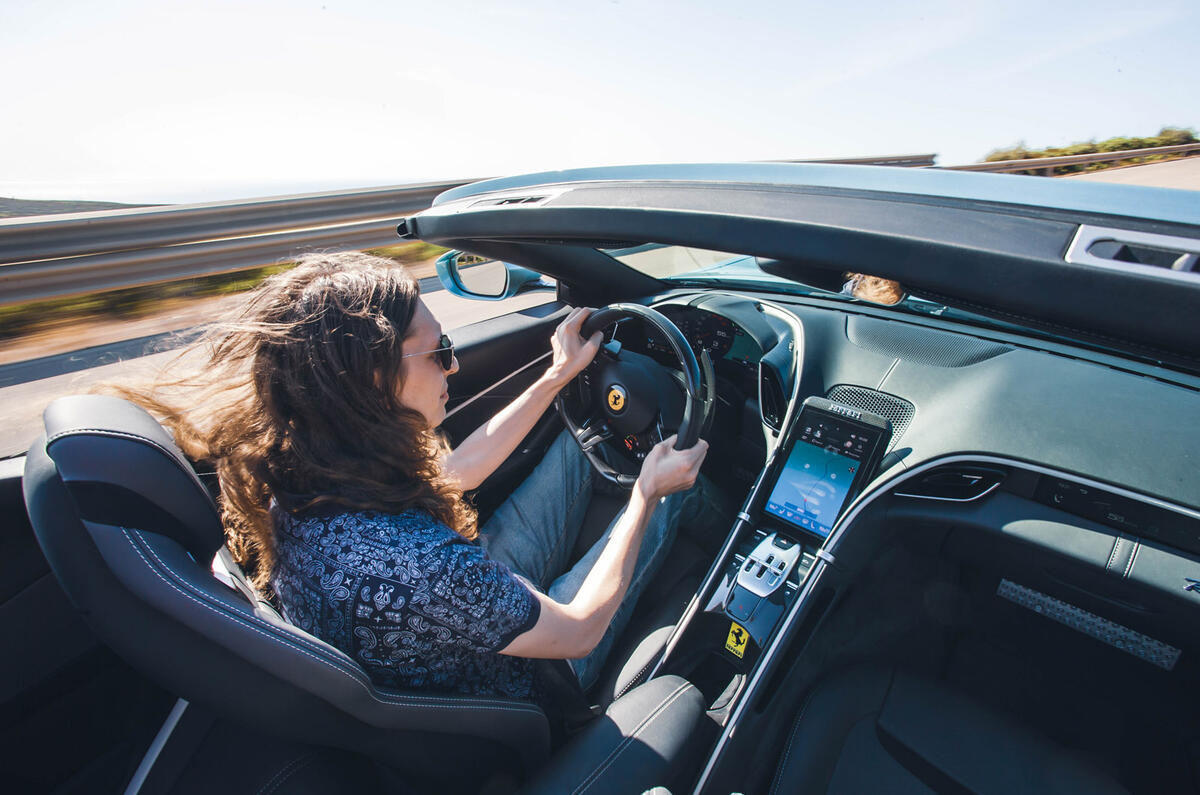 10 Ferrari Roma Spider FD 2023 IV driving