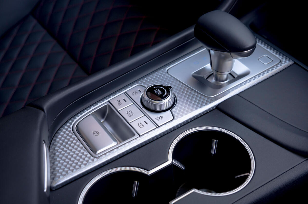 10 Genesis G70 Shooting brake 2021 first drive review centre console