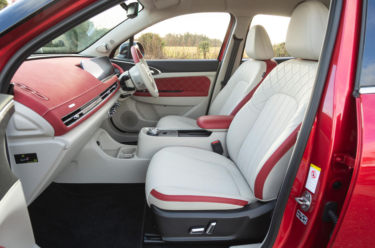 10 GWM ORA Funky Cat RT 2023 front seats