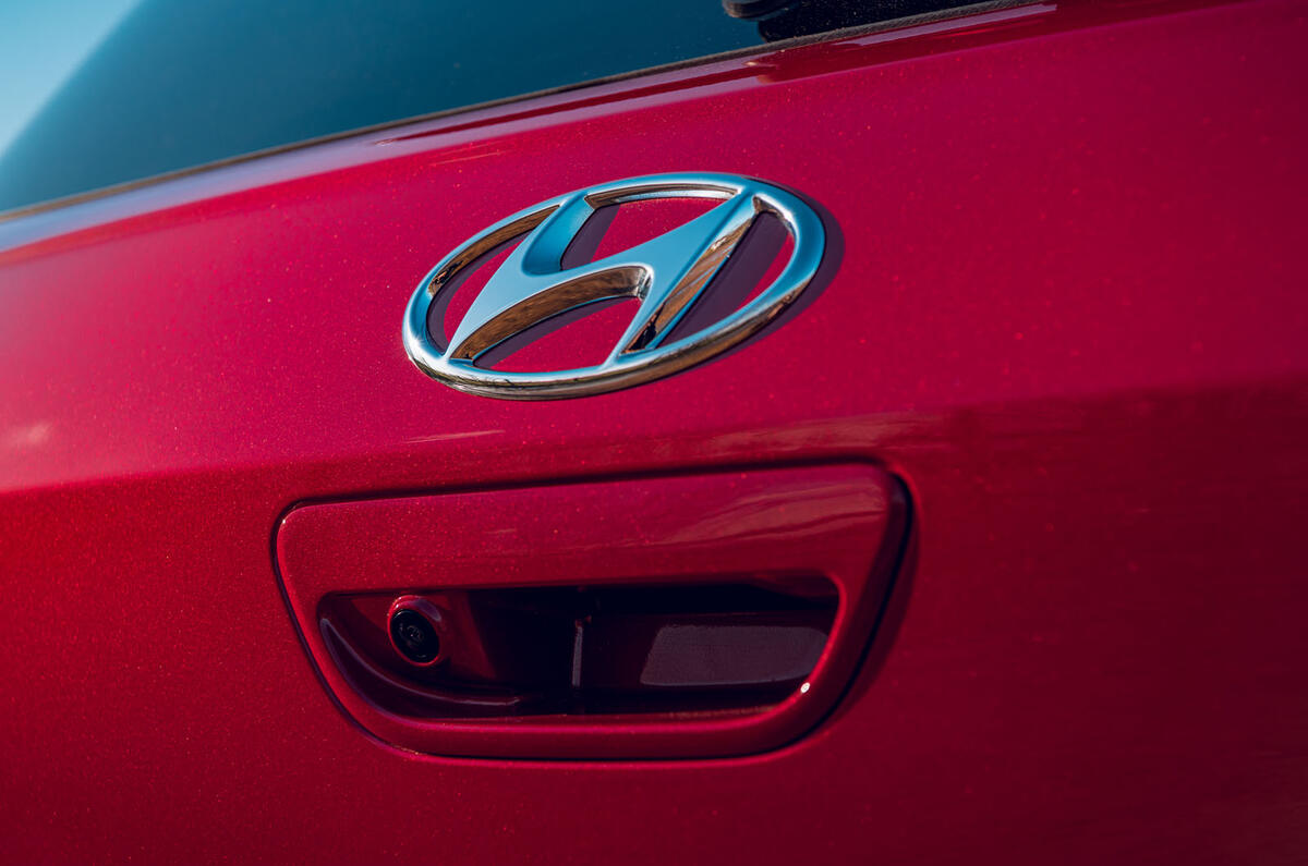 Hyundai i10 2020 road test review - boot handle