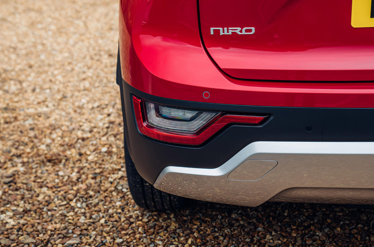 10 Kia Niro HEV FD 2022 rear light