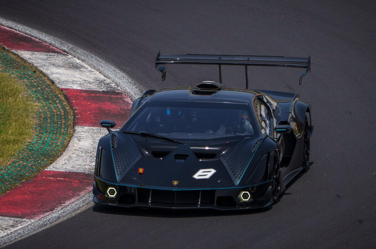 10 Lamborghini Essenza SCV12 2021 RT piste