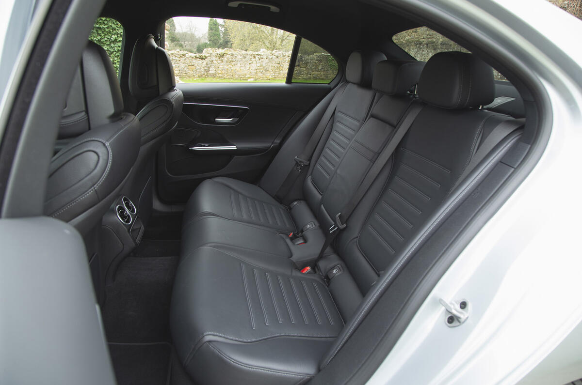 10 Mercedes C class C300e RT 2022 rear seats