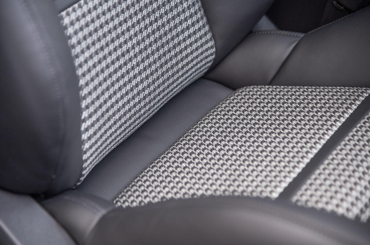 Porsche Cayenne Coupé 2019 review - seat details