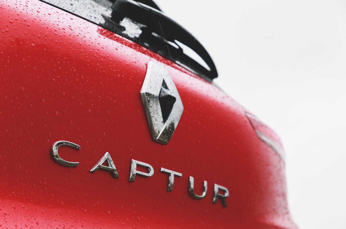 Renault Captur 2020 road test review - reversing camera