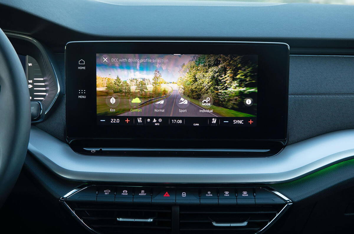 Skoda Octavia Estate 2020 road test review - infotainment