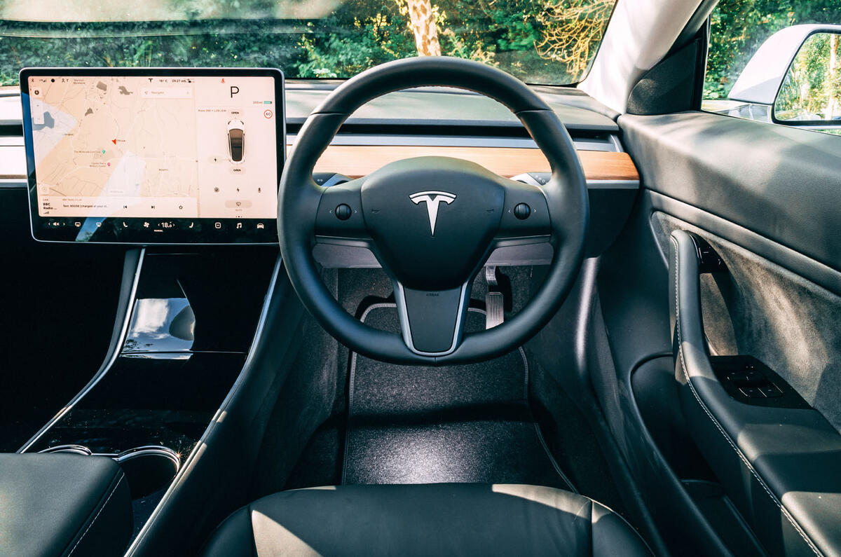 Essai routier de la Tesla Model 3 - volant