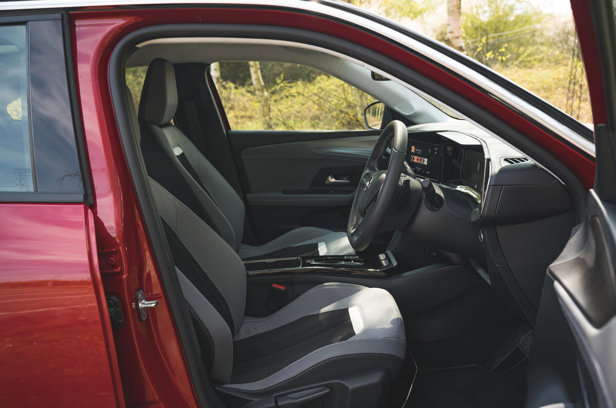 10 Vauxhall mokka 2021 RT cabin