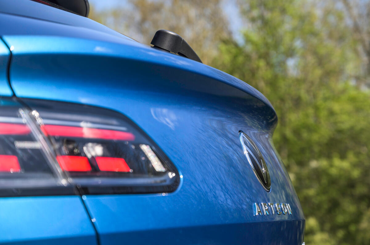 10 Volkswagen Arteon Shooting Brake 2021 RT spoiler