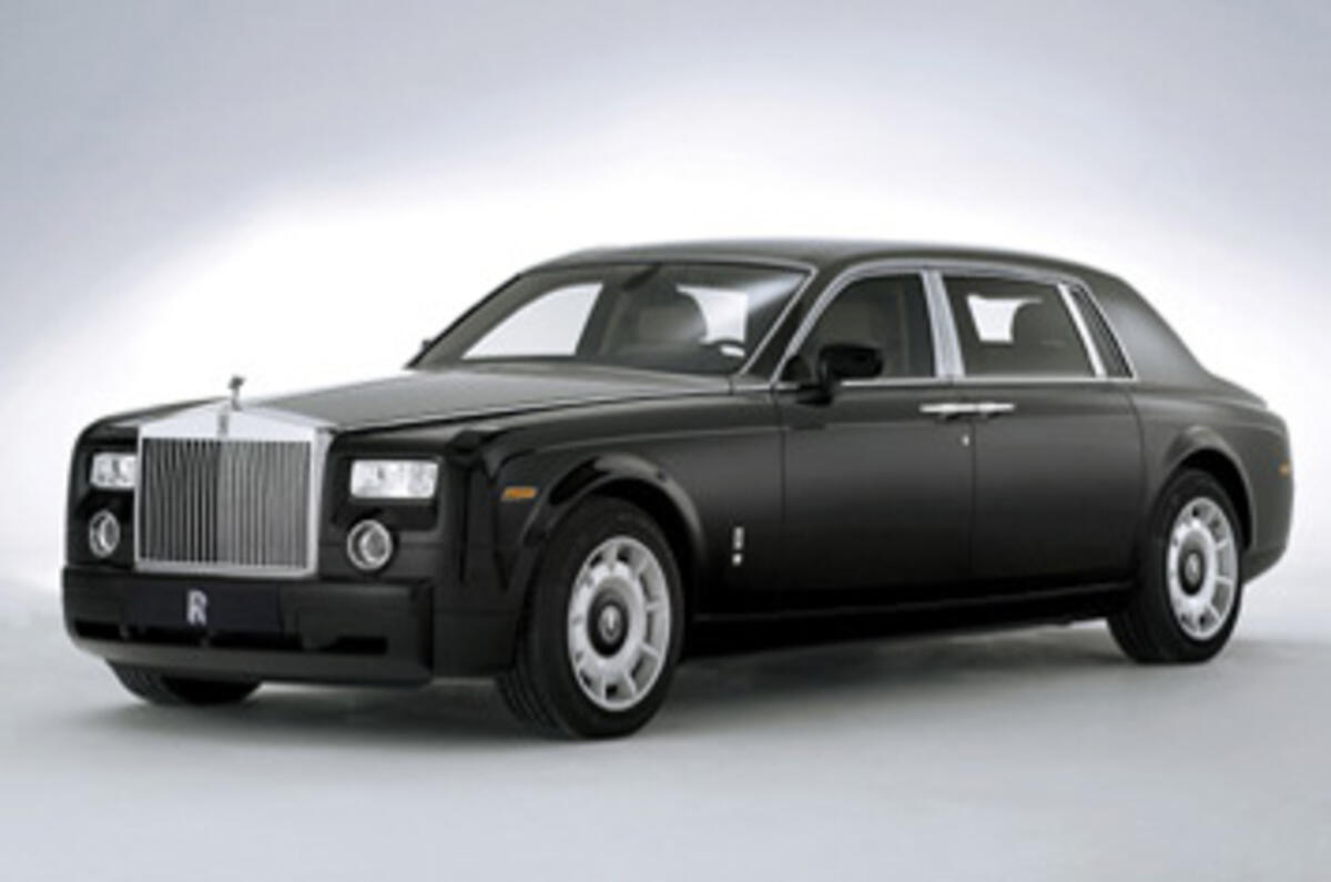 RollsRoyce Phantom biến hình thành xe địa hình 6 bánh